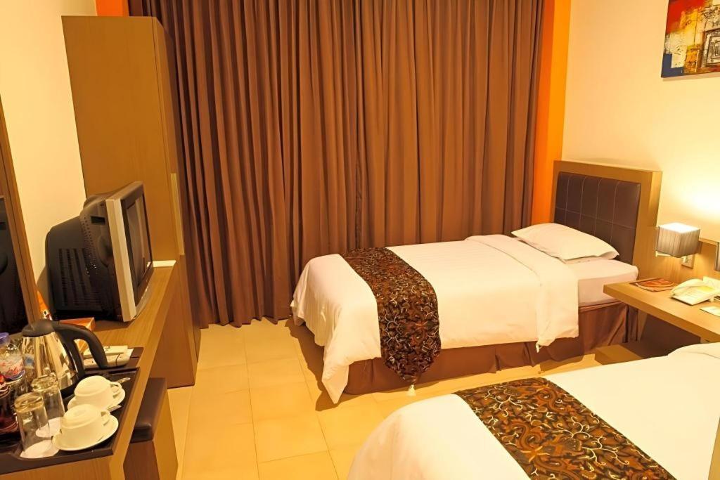Grand Malioboro Yogyakarta Otel Dış mekan fotoğraf